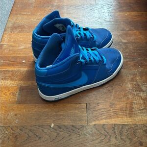 Nike Vibrant Blue Athletic Shoes